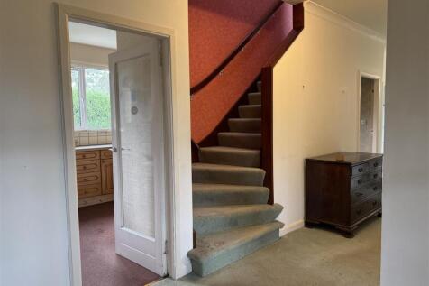 HALLWAY TO STAIRS.JPG