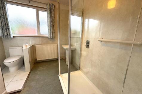 SHOWER ROOM 1.JPG