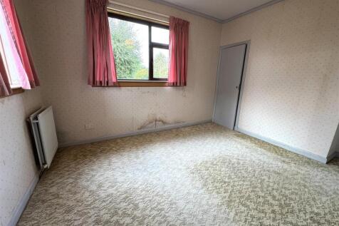 BEDROOM 1.JPG