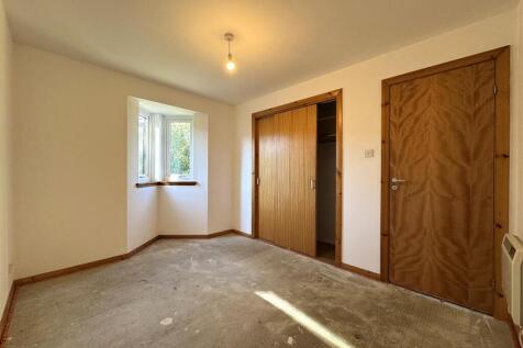 BEDROOM 1.JPG
