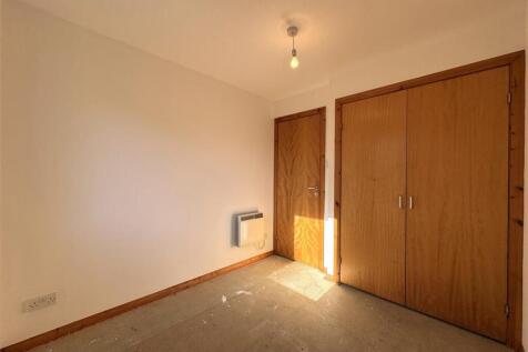 BEDROOM 2.1.JPG