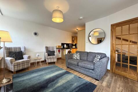 LOUNGE 2.JPG