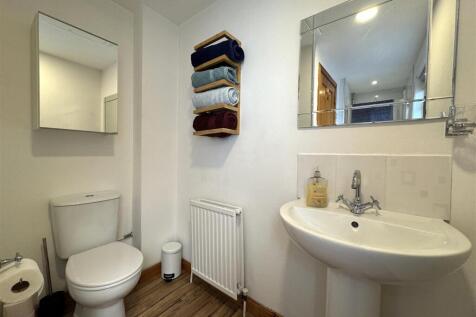 SHOWER ROOM.JPG