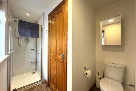 SHOWER ROOM 2.JPG