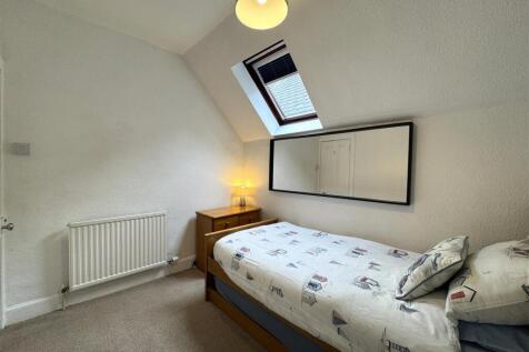 BEDROOM 2.1.JPG