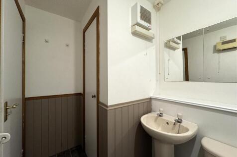 BATHROOM 1.1.JPG