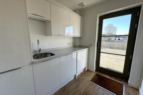UTILITY ROOM.JPG