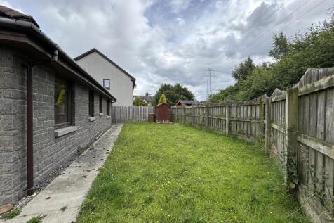 REAR GARDEN 2.JPG