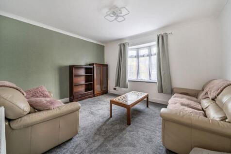 Living room 1.JPG