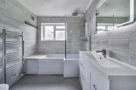 Bathroom 1.JPG