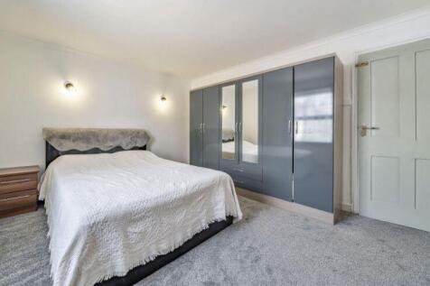 Bedroom 2.JPG