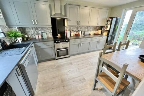 Kitchen/ Dining room