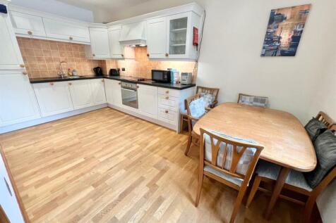 Kitchen/ Dining Room