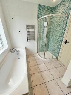 Bath/ Shower Room