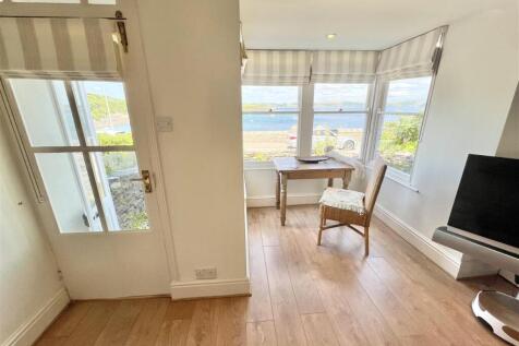 Lounge/ Dining Room/