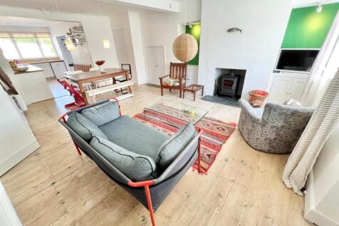 Lounge/ Dining Room