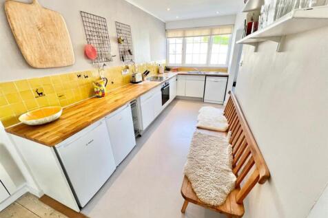 Kitchen/ Breakfast