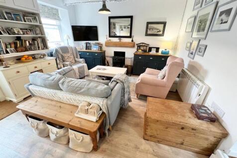 Lounge/ Dining Room/