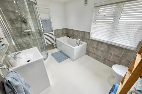 Bath/ Shower Room