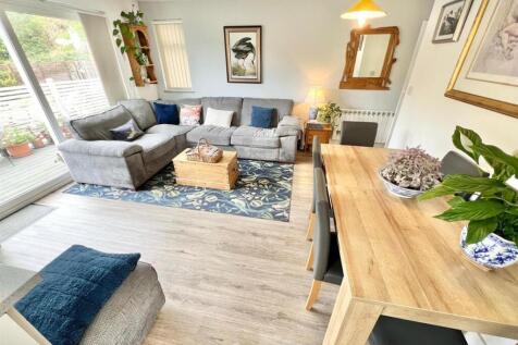 Lounge/ Dining Room/