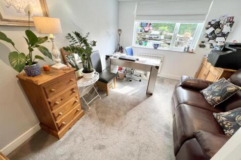 Bedroom 3/ Study