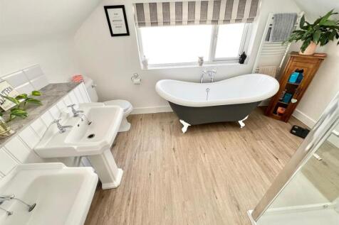 En-Suite Bath/