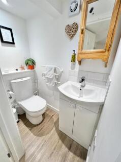 Annexe Cloakroom