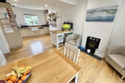 Kitchen/ Dining Room