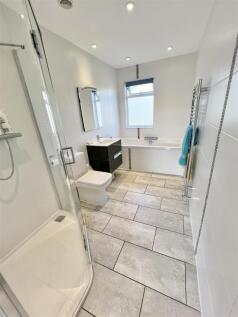 En-Suite Bath/