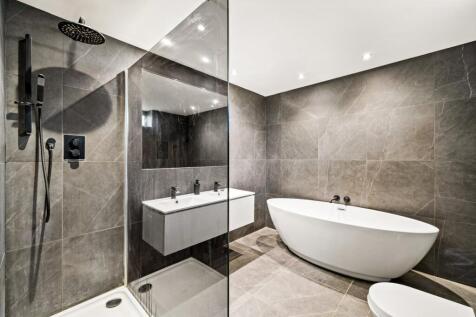 EN-SUITE TO BEDROOM ONE