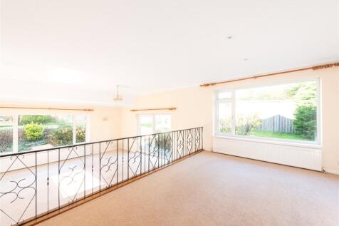 Galleried Dining Rm