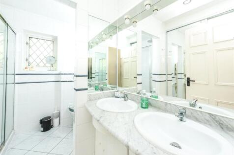 Gf Shower Room