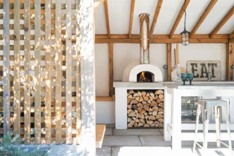 Cowes pizza oven.jpg