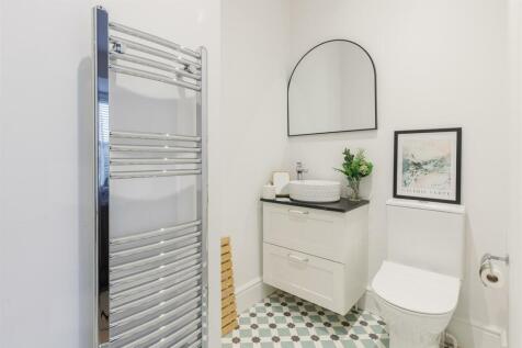 Principal ensuite shower room