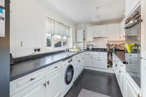 Kitchen 1.jpg