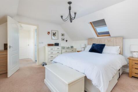 Bedroom 1-2.jpg