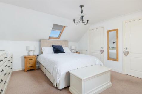 Bedroom 1-1.jpg