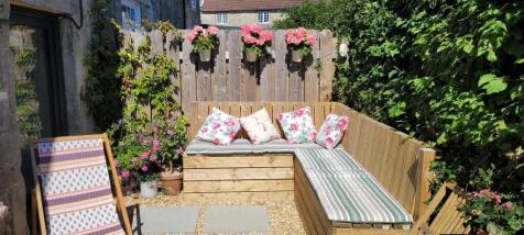 Rose Cottage courtyard