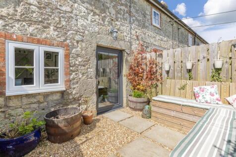 Rose Cottage courtyard