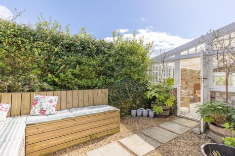 Rose Cottage courtyard