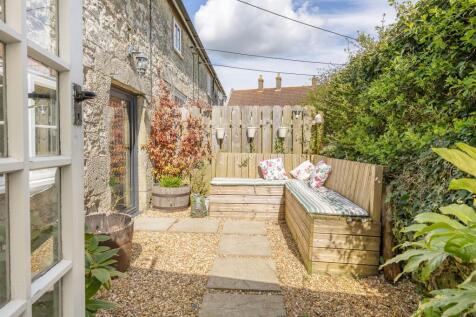 Rose Cottage courtyard