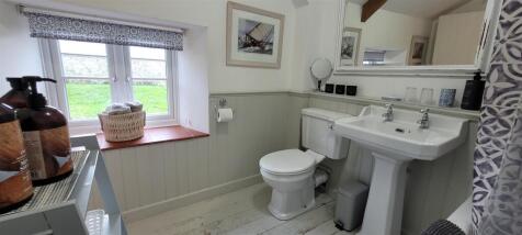 Hedgerow bathroom