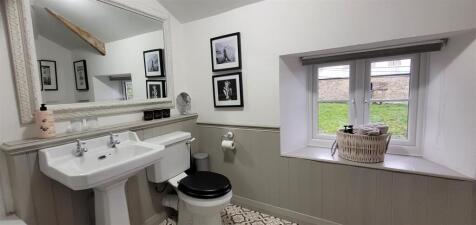 Fossil bathroom