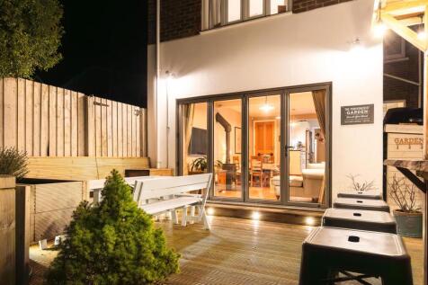 Night shot rear garden 5.jpg