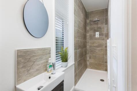 Ensuite to Bedroom 1