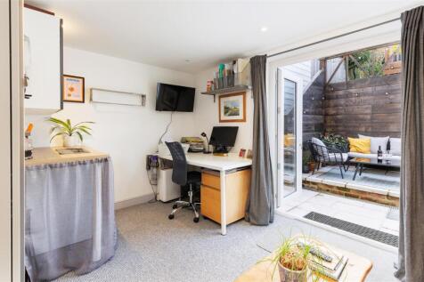 Ground Floor Reception