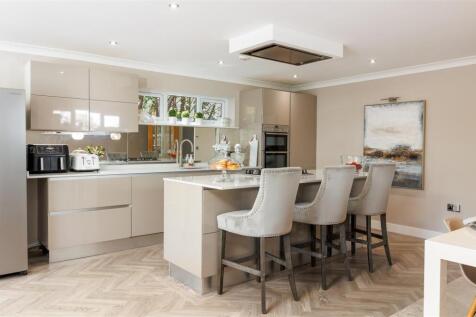 Kitchen/Dining Area