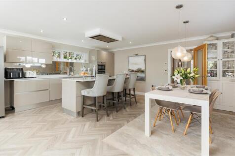 Kitchen/Dining Area