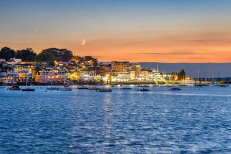 2113_Crescent_Moon_over_Cowes.jpg