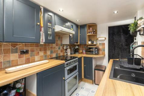 Kitchen 1.jpg